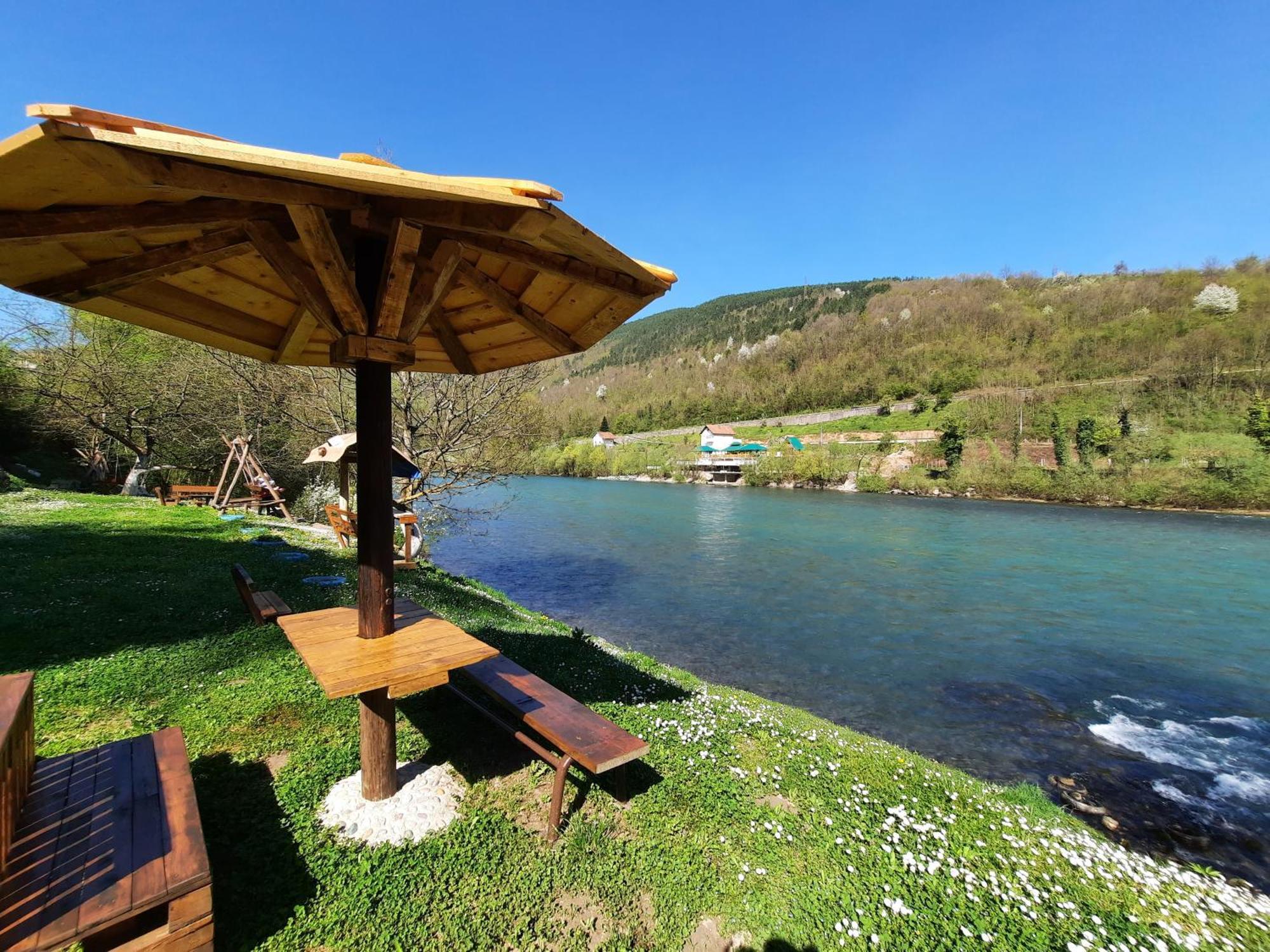 Apartmani Vila Na Drini Foca Luaran gambar
